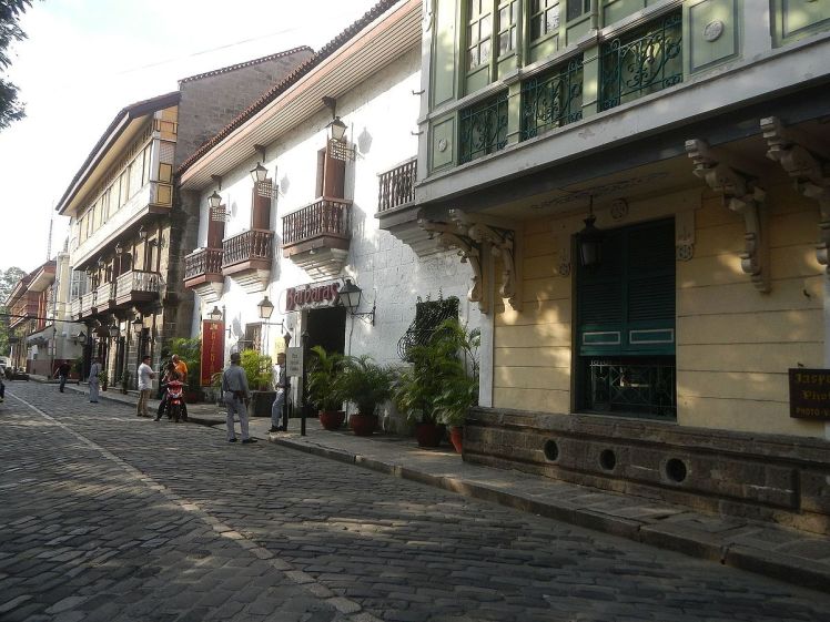 Intramuros Street by Wikipedia.org